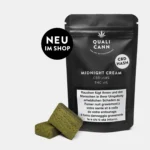 Qualicann CBD Hash Midnight Cream mit Haschstücken vor schwarzer Verpackung
