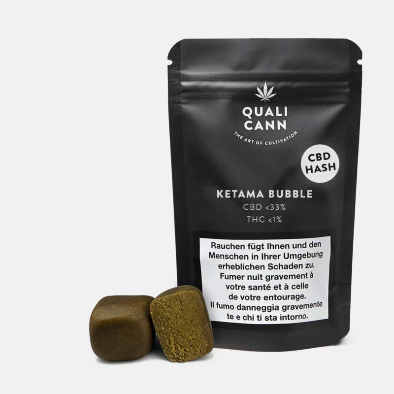 Das Bild zeigt eine schwarze Verpackung mit der Aufschrift "KETAMA BUBBLE CBD HASH" und Angaben zu CBD- und THC-Werten