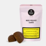Red Velvet Cake CBD Hash von Qualicann mit Verpackung und Hash Stück